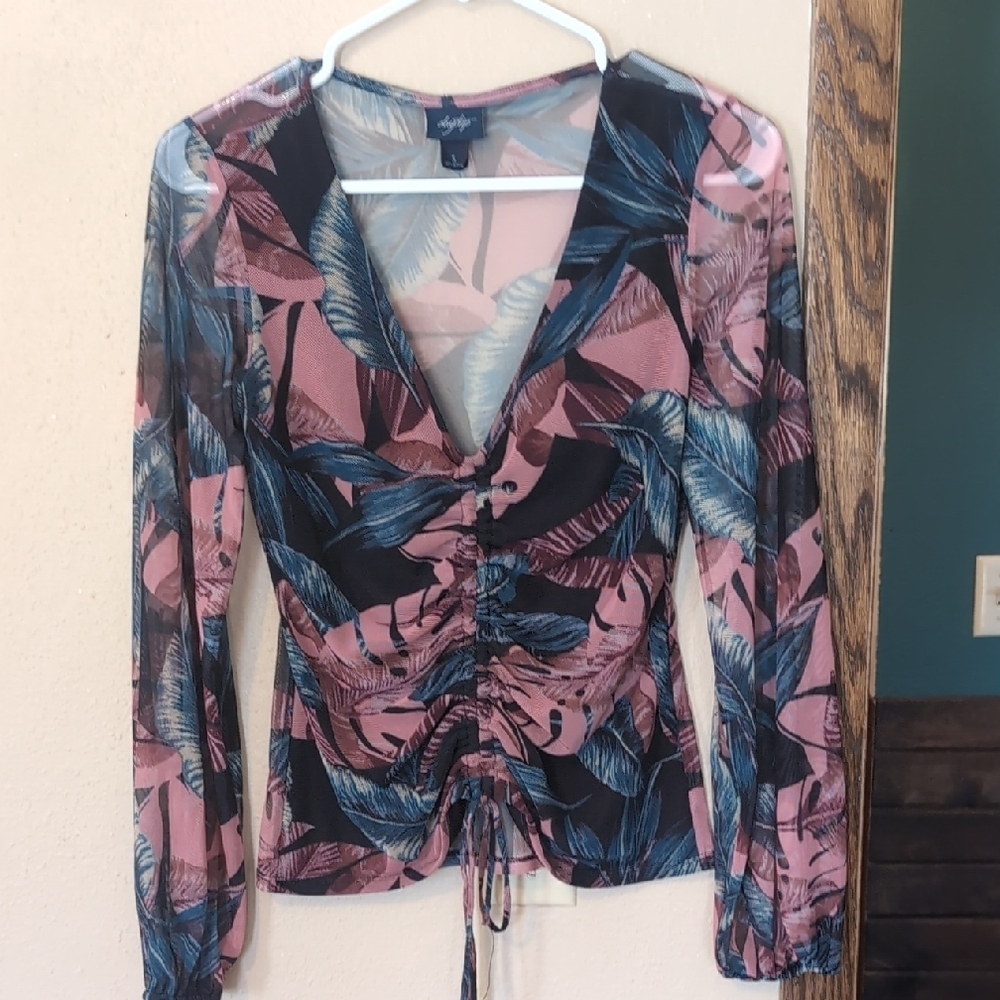 Daytrip Women's Pink and Blue Leaf Print Blouse